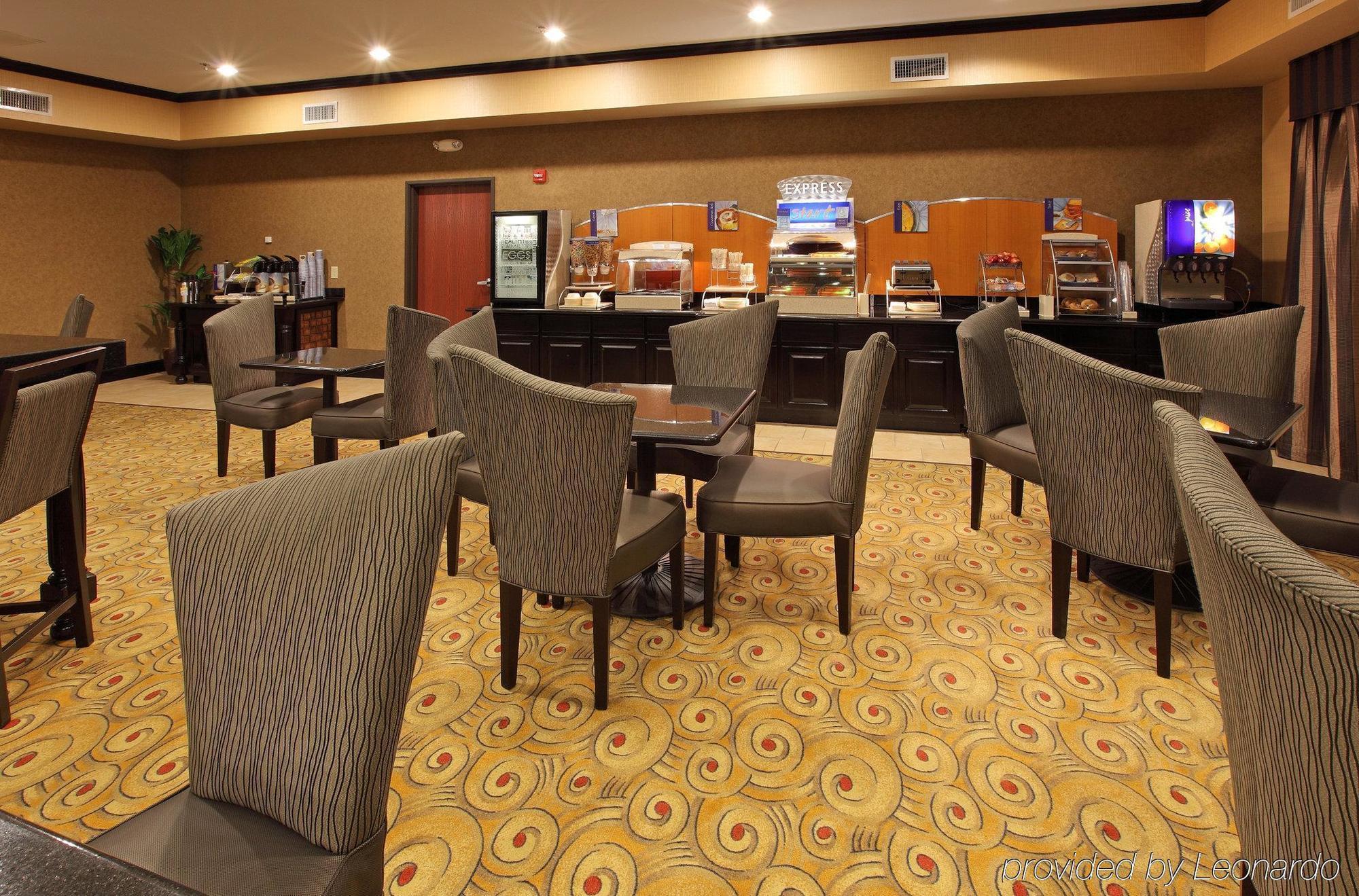 Holiday Inn Express Hotel & Suites Texarkana East By Ihg Restaurant photo